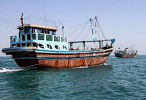 توقیف کشتی صیادی چینی حامل ۵۰ تُن ماهی میکتوفیده در جاسک