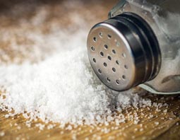 زیاده‌روی در مصرف نمک موجب تضعیف سیستم ایمنی بدن می‌شود