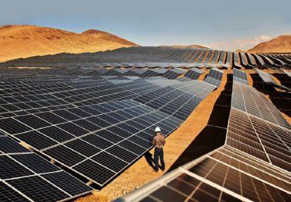 نصب پنل‌های خورشیدی راهکاری چند منظوره در کنترل عرصه‌های بیابانی